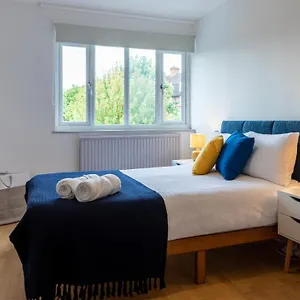  Holiday home Bridge 3 Bedroom House With Reception Room, Office And Private Garden United Kingdom